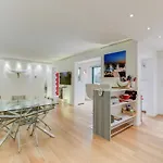 Standing A En Centre Apartment *