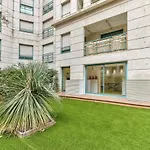 Standing A En Centre Apartment