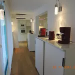 Standing A En Centre