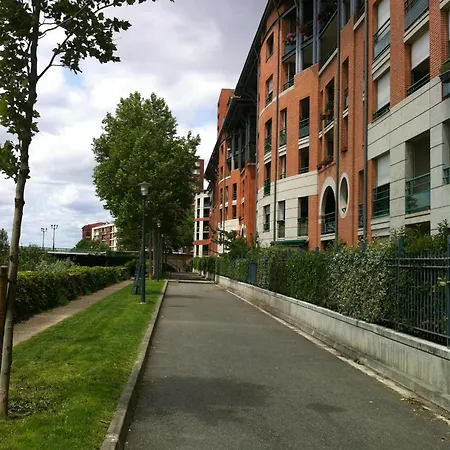 Standing A En Centre *