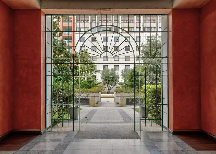 Standing A En Centre