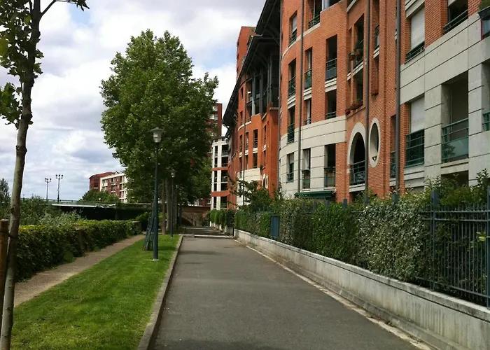 Standing A En Centre *