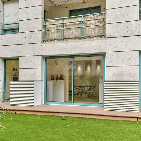 Standing A En Centre Apartment