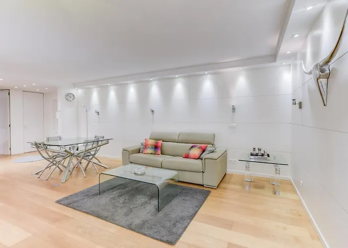 Standing A En Centre