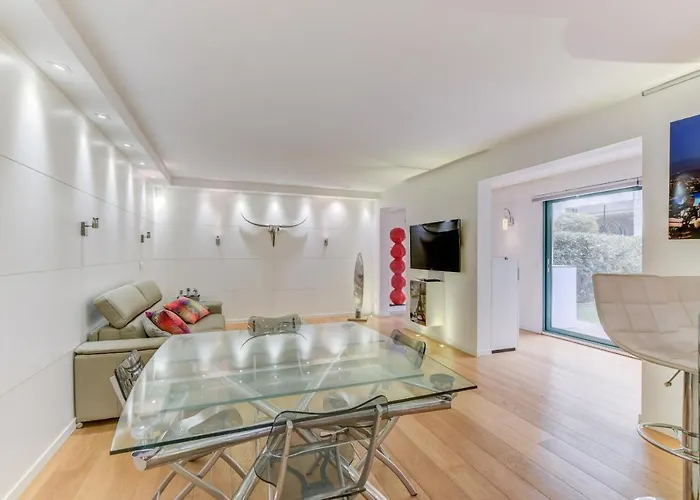 Standing A En Centre * 圖盧茲