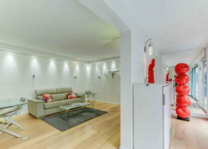 Standing A En Centre * 圖盧茲