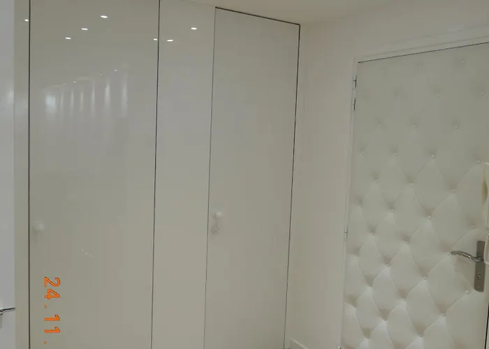 Standing A En Centre * 圖盧茲