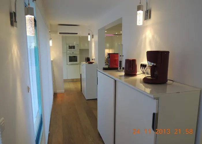 Standing A En Centre