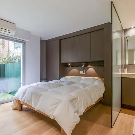 Standing A En Centre