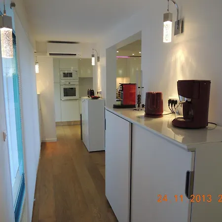 Standing A En Centre