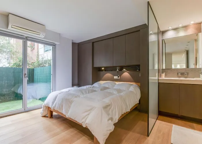 Standing A En Centre