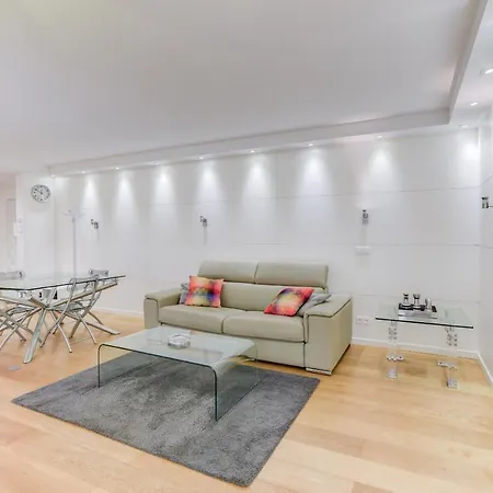 Standing A En Centre